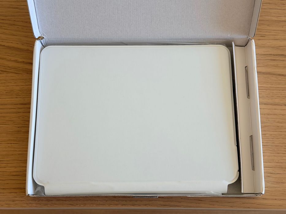 Клавиатура / кейс за iPad Pro 11" 2024 M4 еквивалент на Magic Keyboard