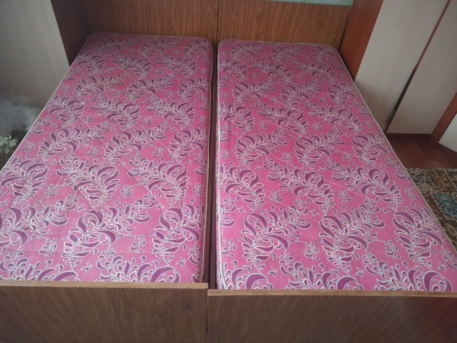 Продам кровати с матрасами