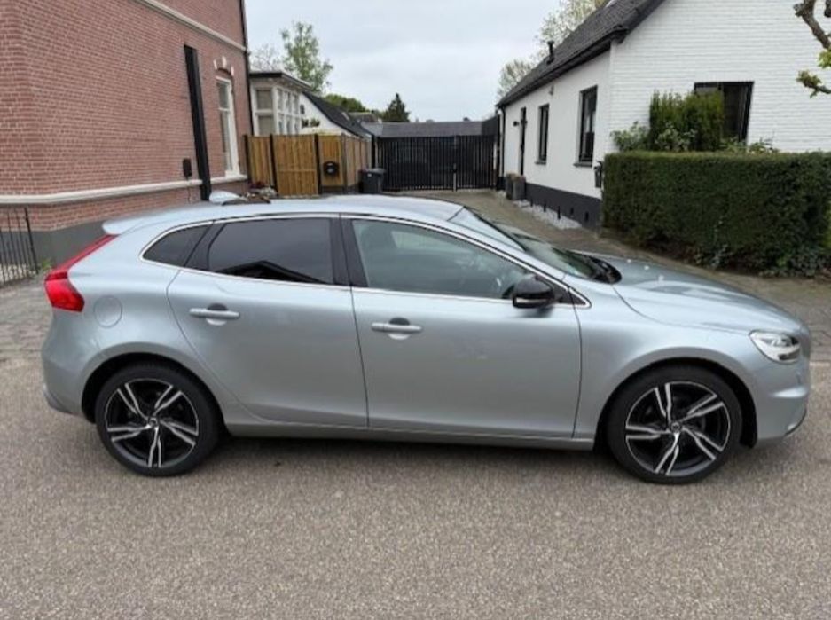 Volvo V40 R-design BI-XENON, leduri, navi, trapa
