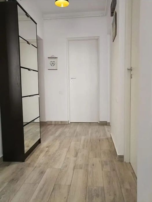 închiriez apartament 3 camere metrou Dimitrie Leonida