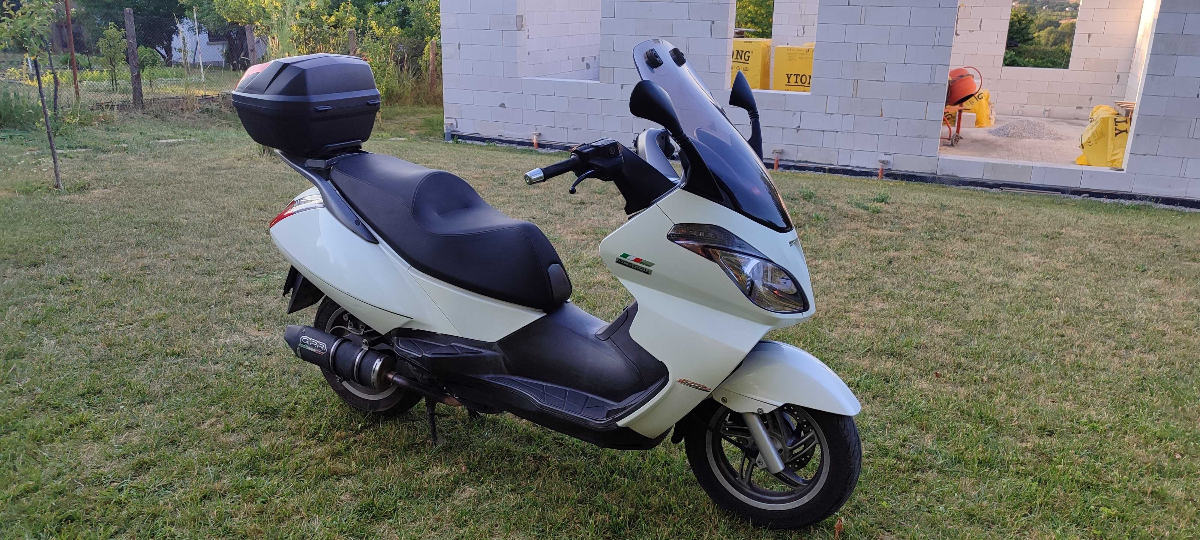 Скутер Aprilia Atlantic 300S