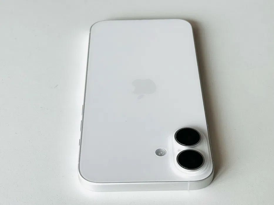 НОВ Iphone 16 Plus 256GB White Гаранция 1 година