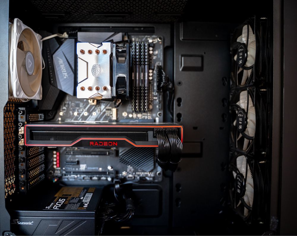 Гейминг/Работен Компютър Ryzen 5 5600X, AMD RX 6800, 32GB RAM, M.2 SSD