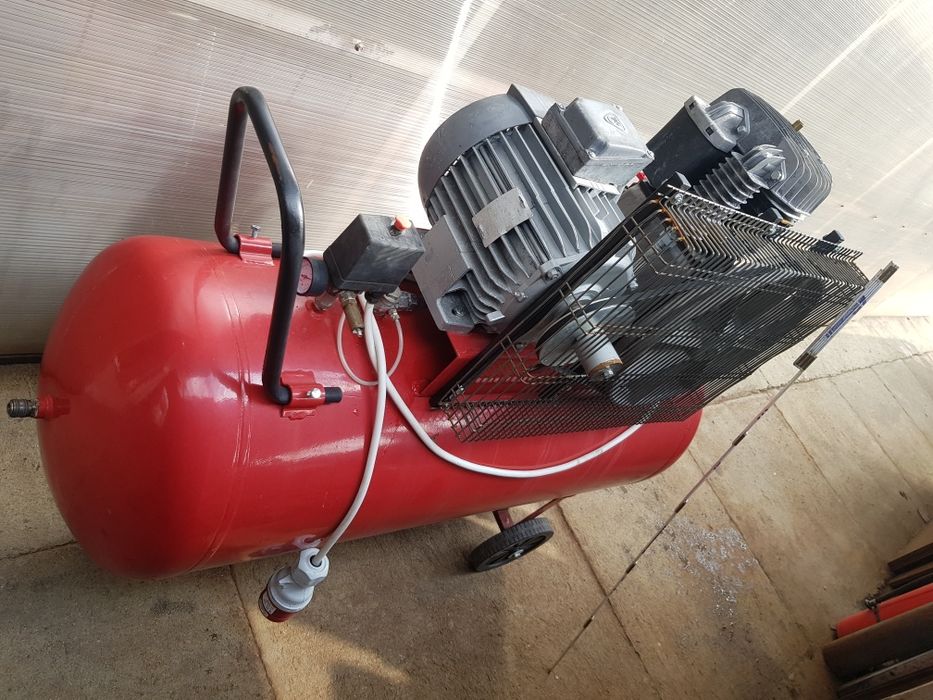 Compresor aer industrial piston butelie 270 litri vulcanizare vopsit l
