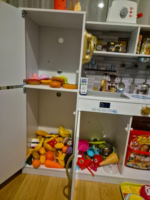 Bucătărie de lemn pentru copii, ca nouā