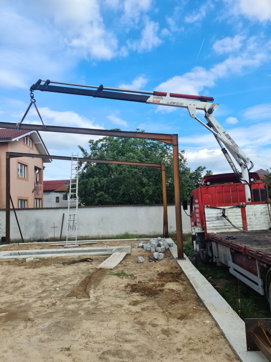 Închiriez macara camion cu macara, frigorific, prelata