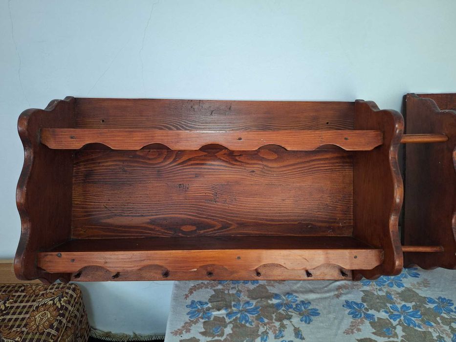 2 etajere rustice din lemn de brad