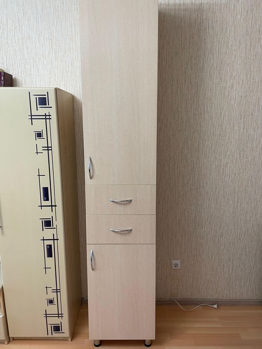 Продам шкаф пенал