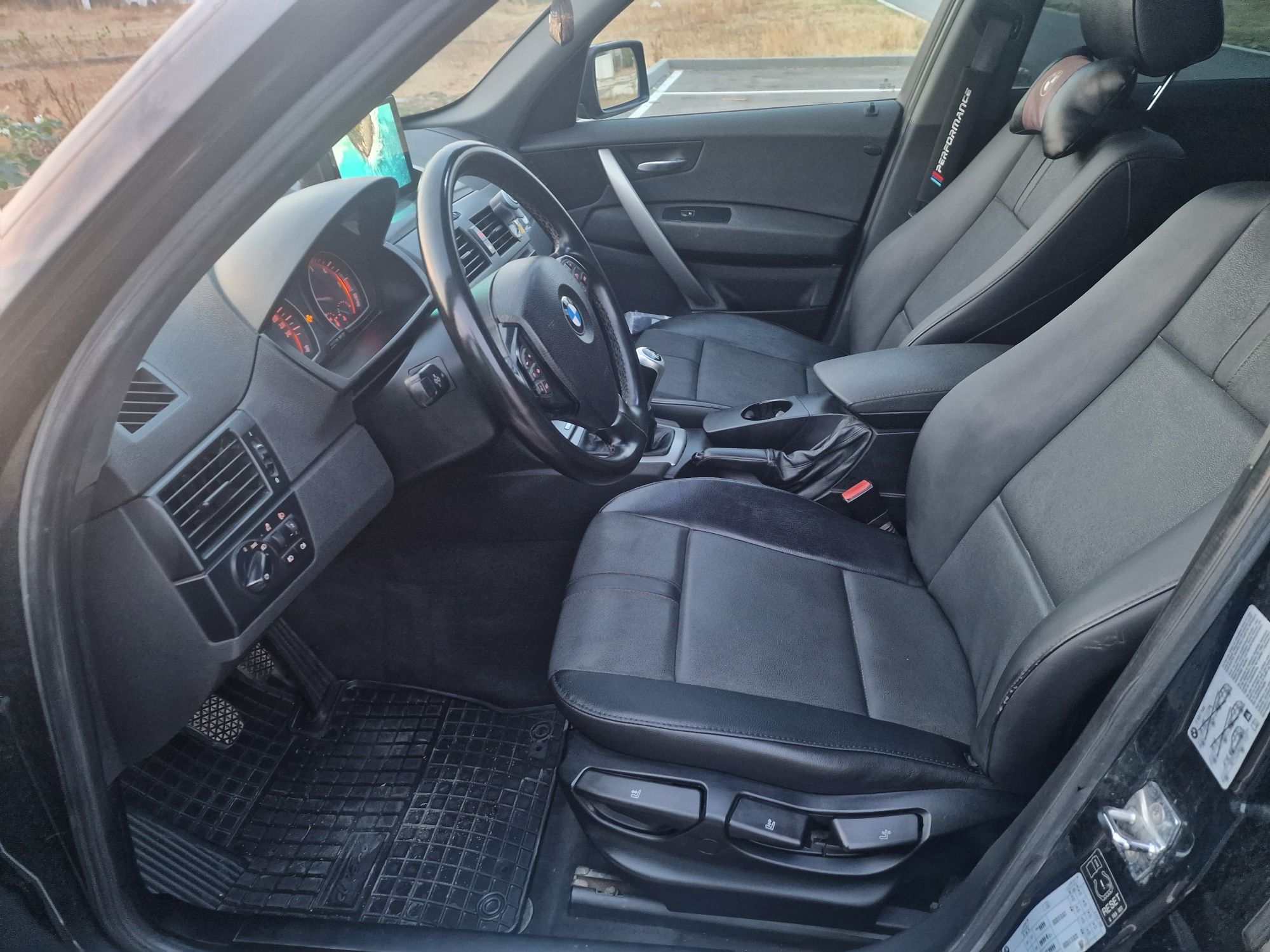 BMW X3  2.0    150кс
