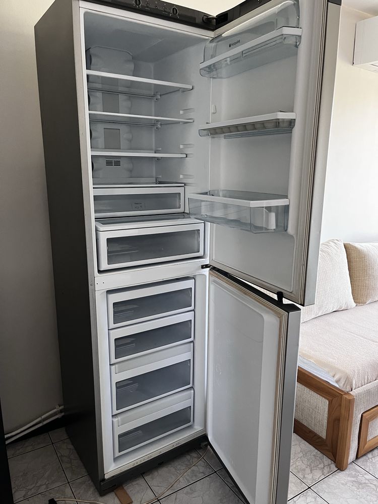 Хладилник Hot point FF200E