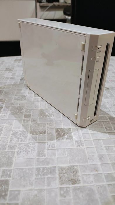 Nintendo wii в отлично състояние с 13 игри и много аксесоари