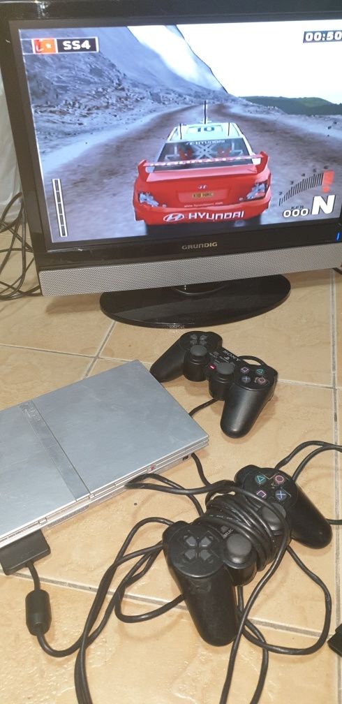 PS 2  Super Slim с 1оригинал Sony контролер ,сребрист лимитиран-100лв