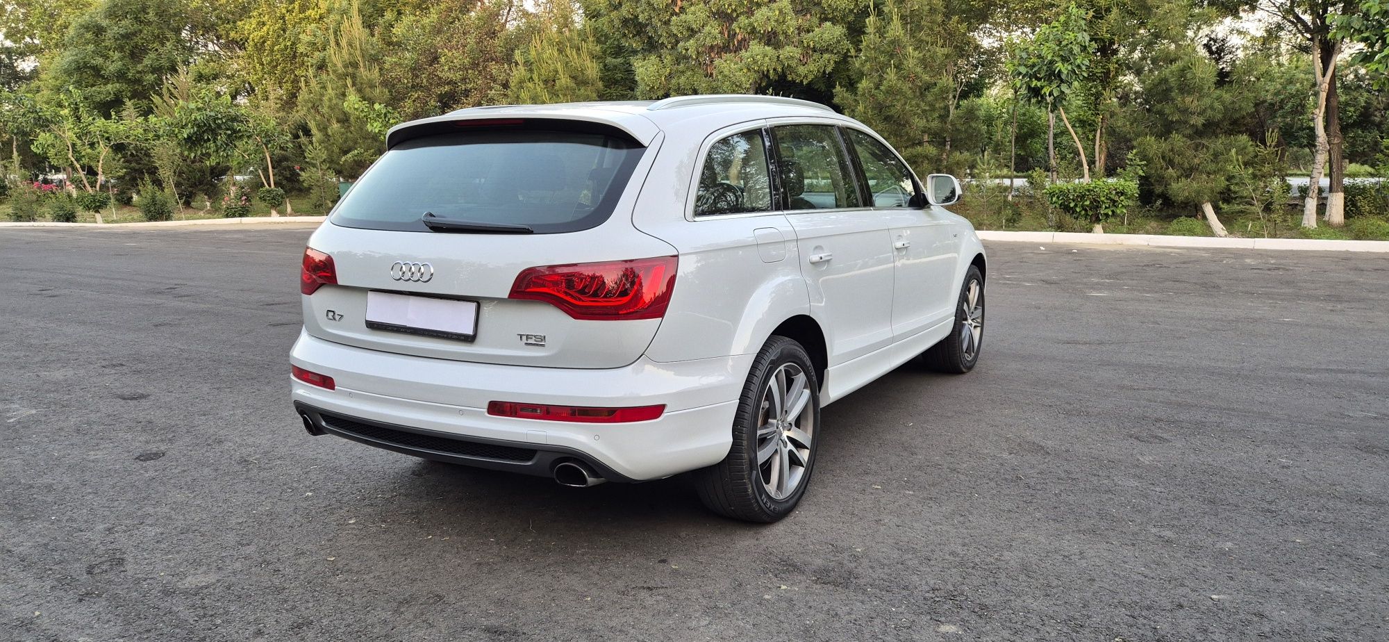 Продаётся Audi Q7 TFSI quattro в идеальном состоянии