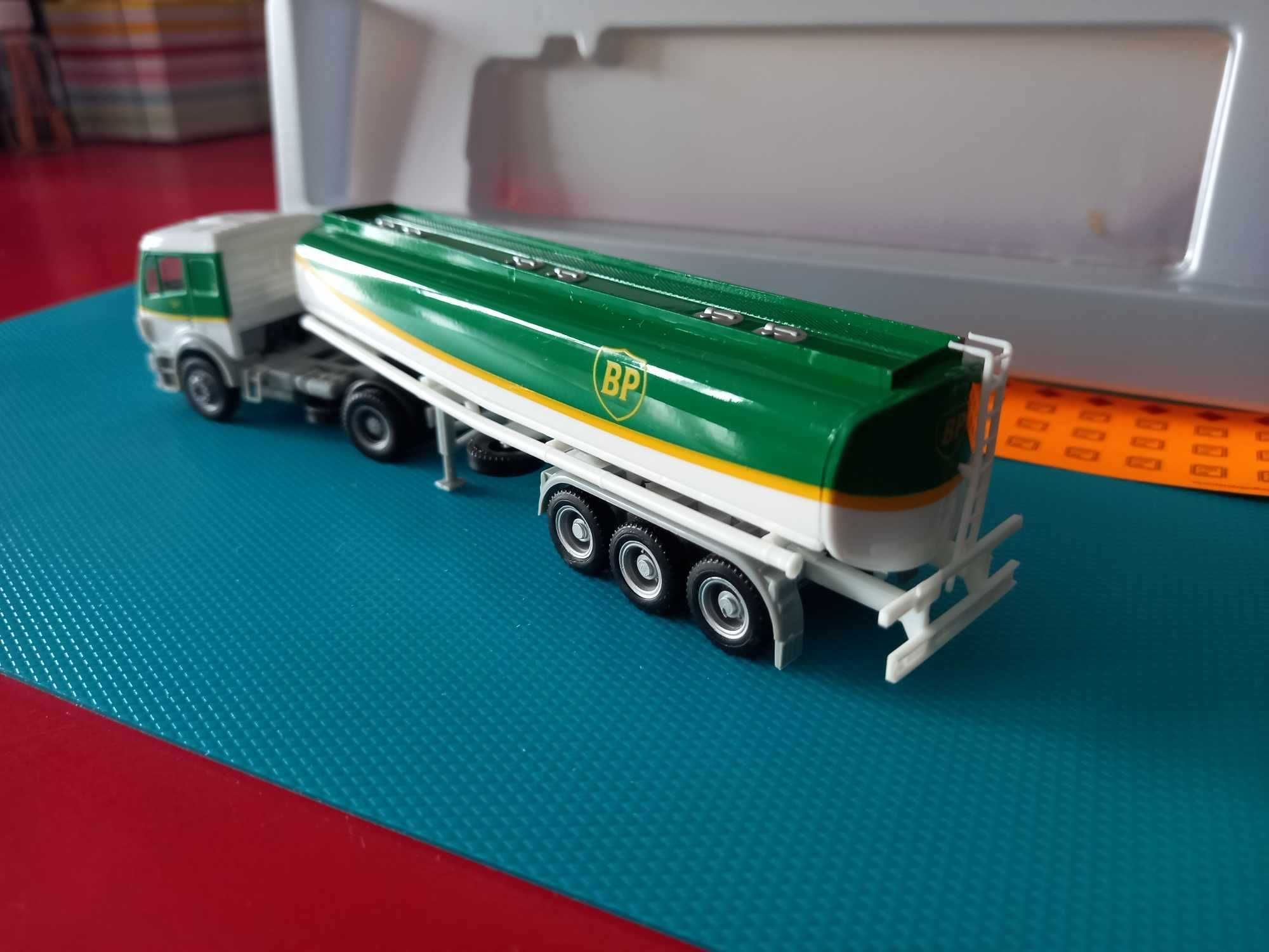 Tir Mercedes - HERPA - scara HO (1/87)