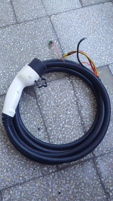 Кабел за електромобил