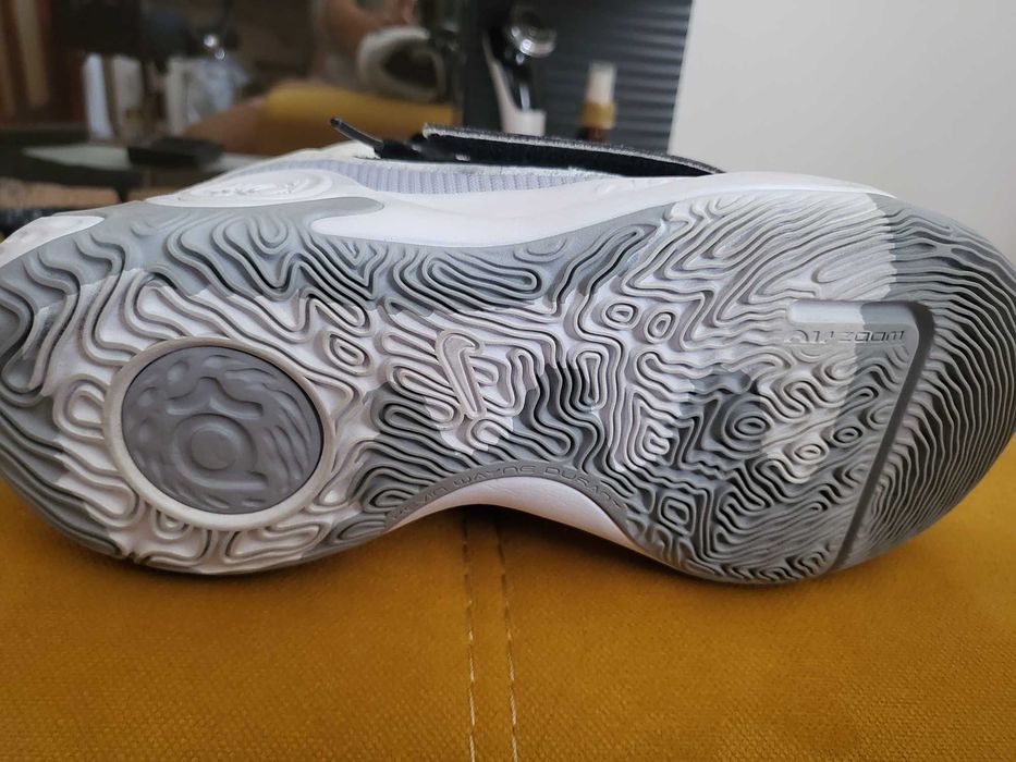 Adidasi Nike  marimea 42