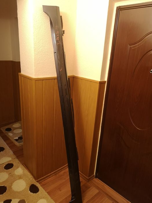 Prag stânga pentru Toyota Prius Plus