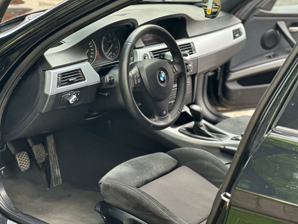 BMW Seria 3 Facelift M Pachet Interior -Exterior - An 2010 / 189.000KM