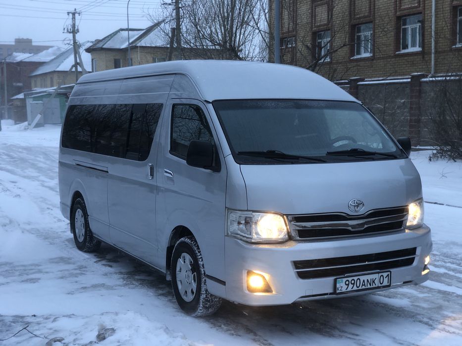 Аренда микроавтобуса Тойота хайс трансфер развозка персонала минивэн