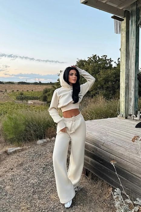 Дамски екипи в два цвята