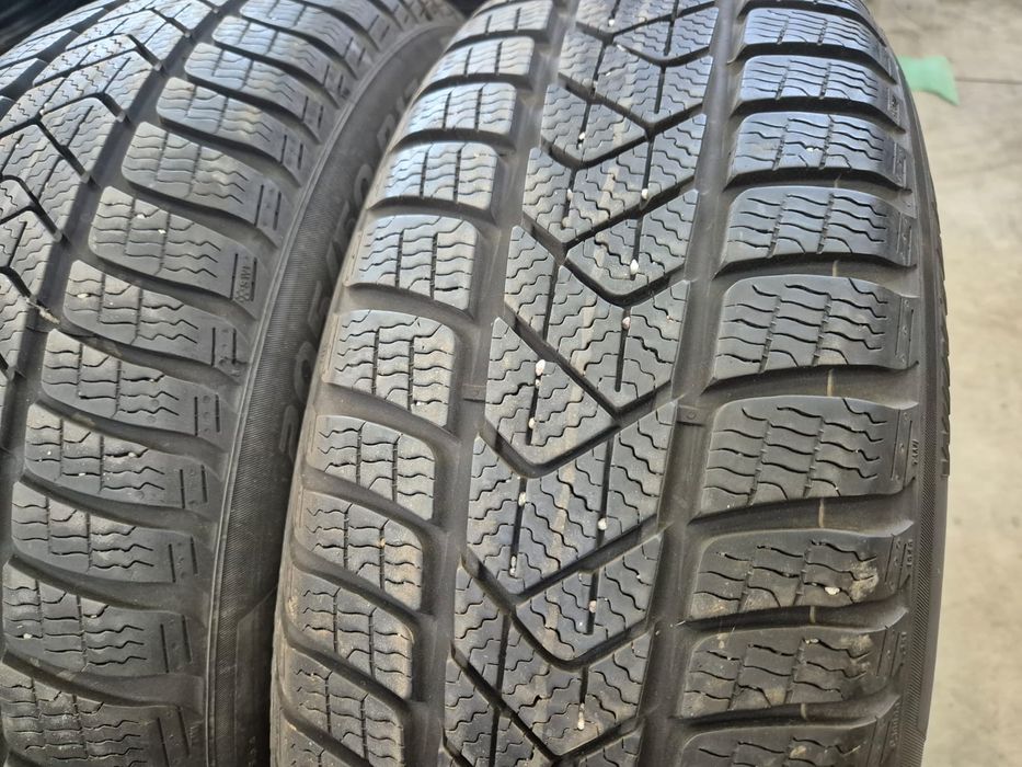 2 anvelope iarna Pirelli 205 60 17 stare foarte bună