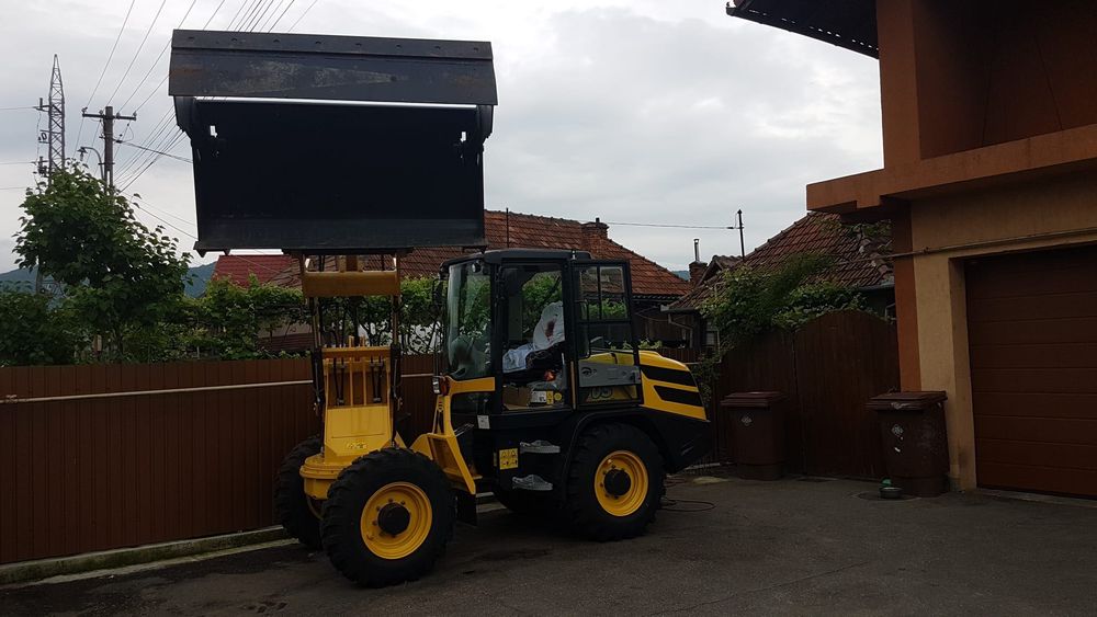 Incarcator frontal Yanmar V70S cu functie de pivotare stanga-dreapta