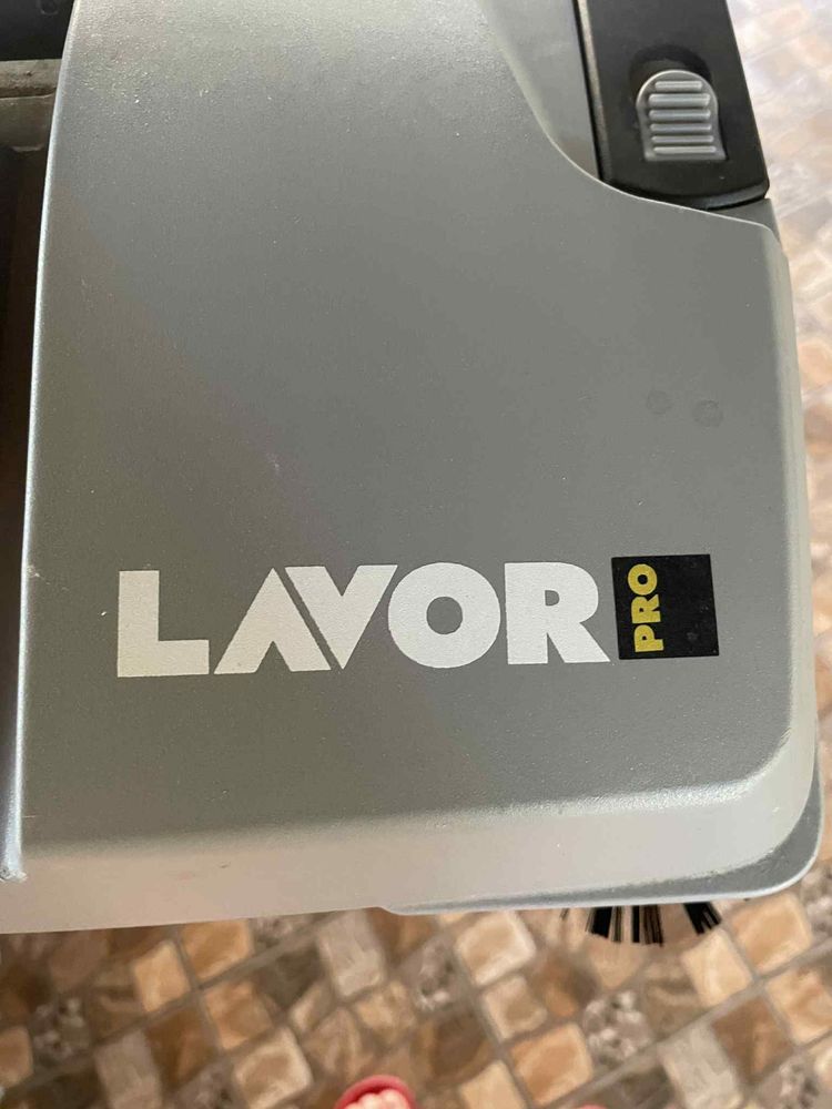 Акумулаторна метачна машина Lavor pro