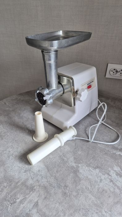 Продам электрическую мясорубку