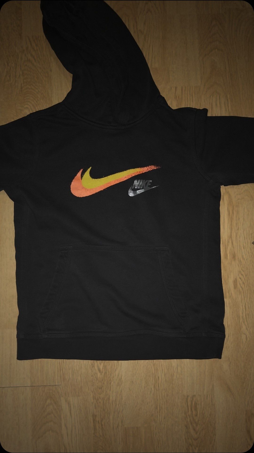 Nike худи продавам го защото ми е малко