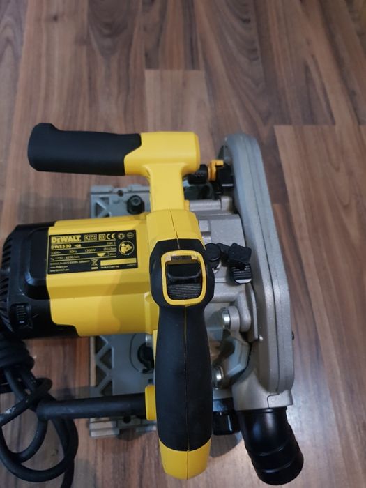 Circular cu plonjare Dewalt DWS 520