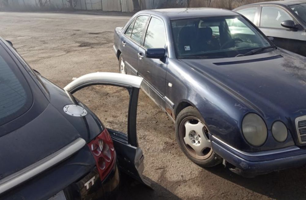 Mercedes E 250 D на части