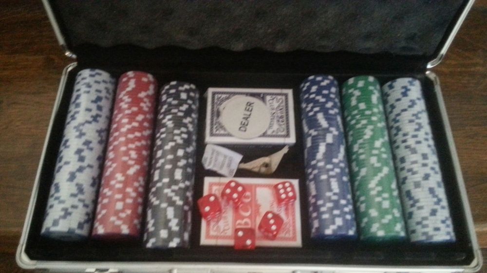 Set poker profesional. 300 jetoane imprimate. 11.5 g.