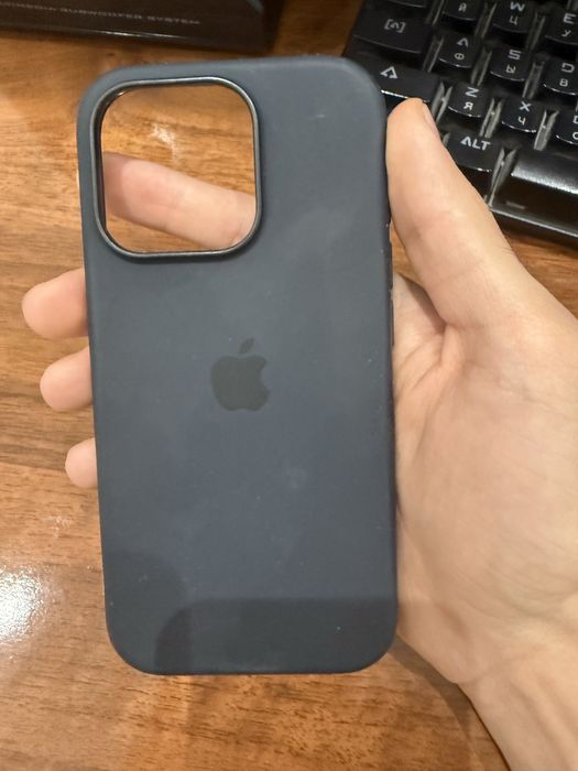 Чехол iPhone 16 pro