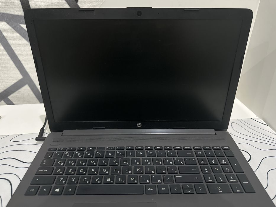 Ноутбук HP 240 g8