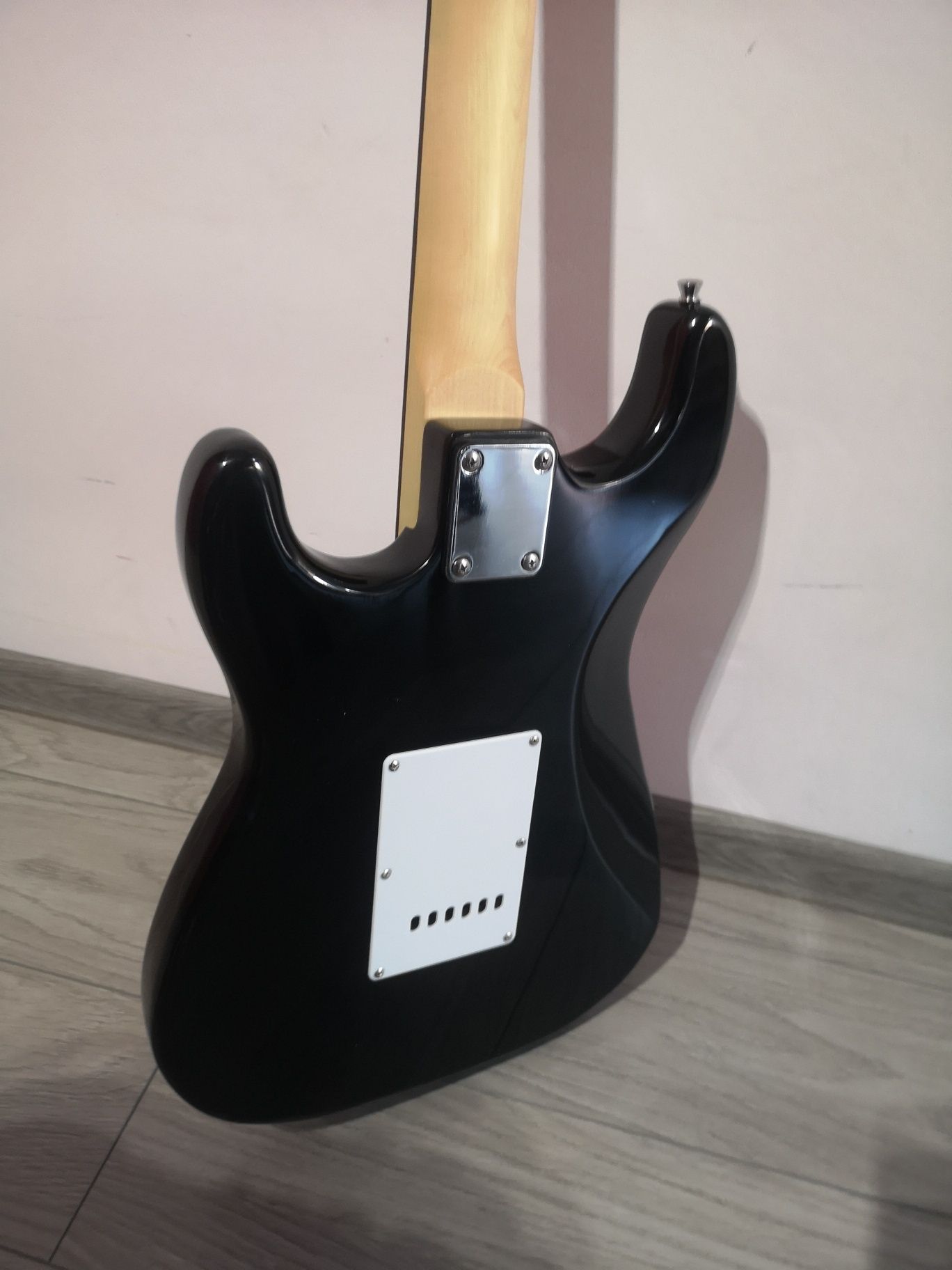 Chitara electrica Vintage 88cm corp ST 22 taste