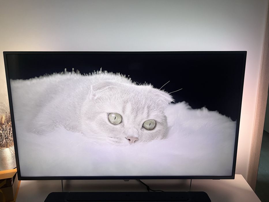 Tv 4k PHILIPS smart 139 cm cu android si ambilight