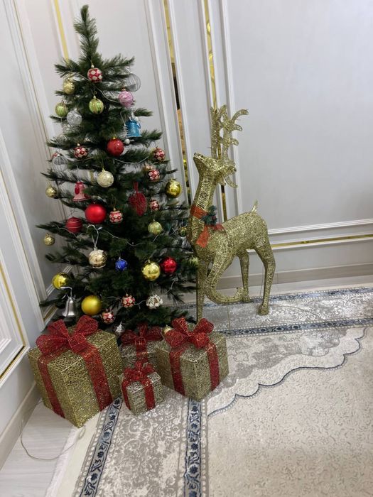 Новогодние Олень и подаричный коробки