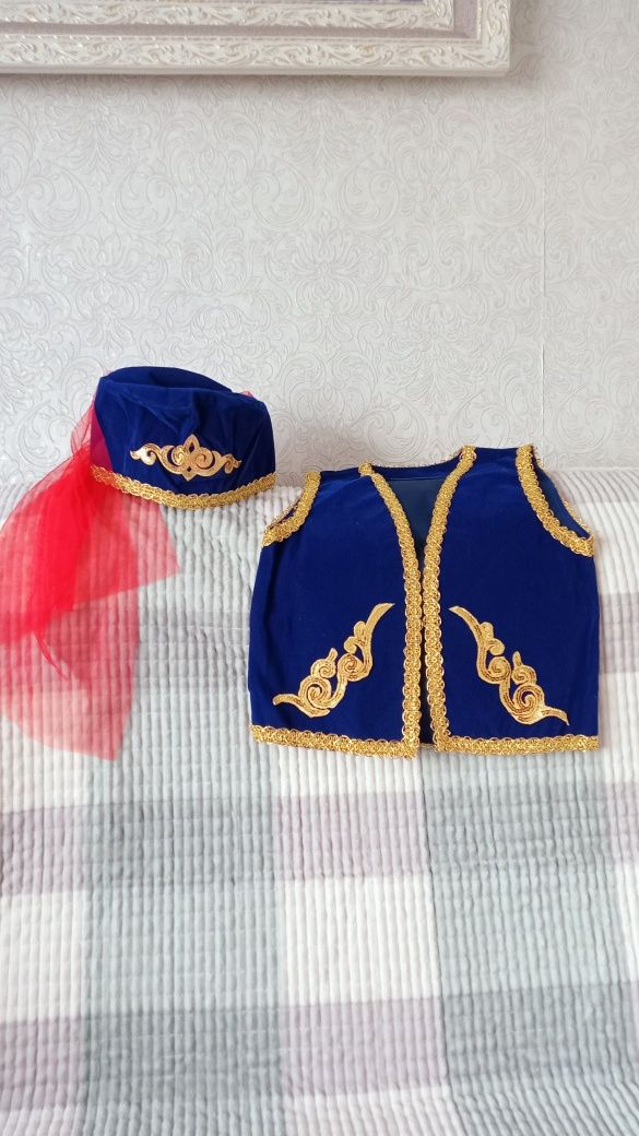 Продам татарское национальное платье для девочек размер 34-36.
