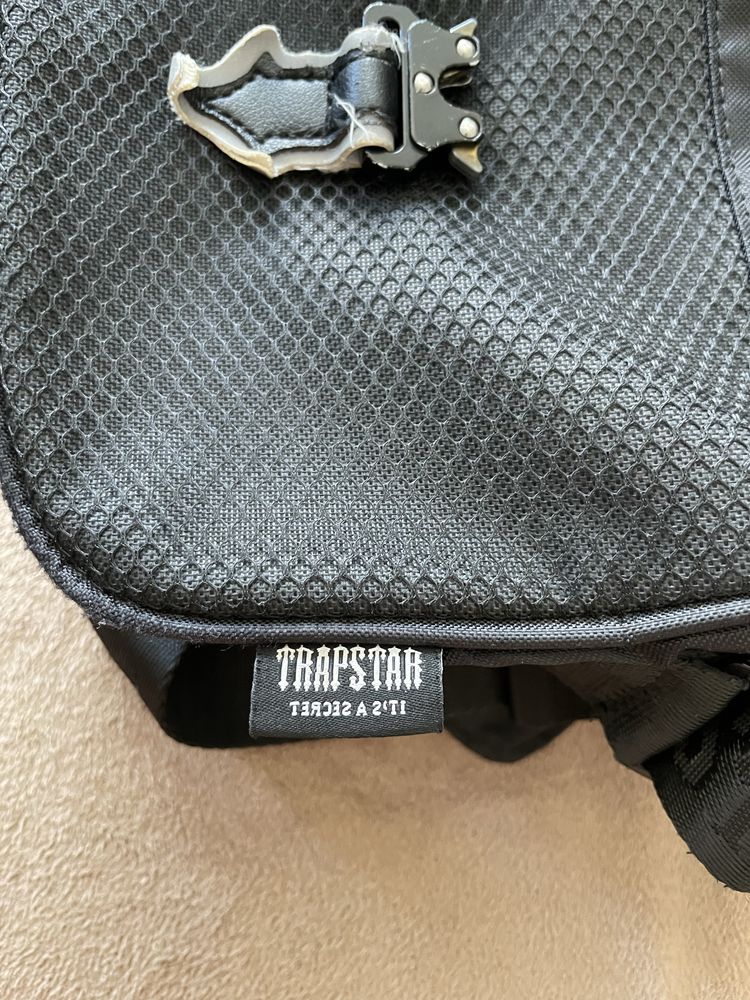 Trapstar it’s secret чанта