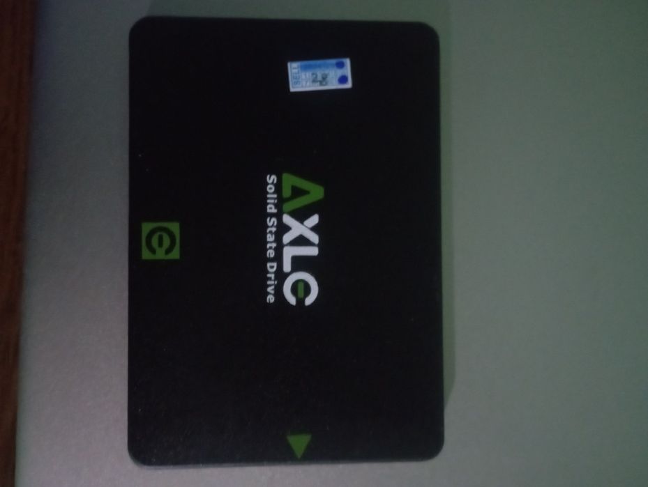 SSD  noutbuk uchun yoki tashqi korpus bn tashqariga ishlatish uchun