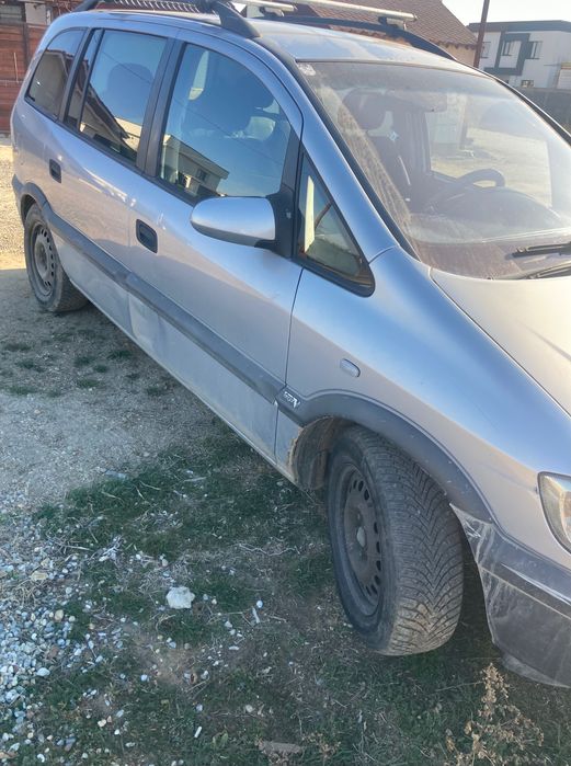 zafira 1,8 benzina cu gpl, 2002, 3500 lei. Funtionala