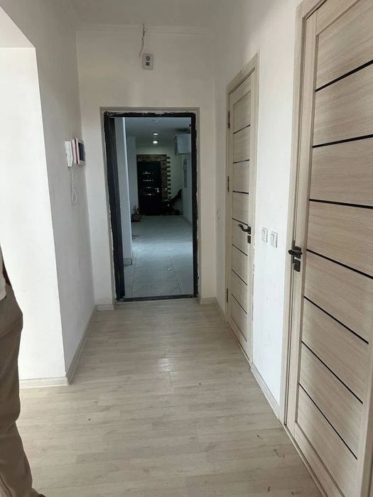 Сдается 3 х ком Рохат. Олмос. Военный Городок. Мебель имеется.