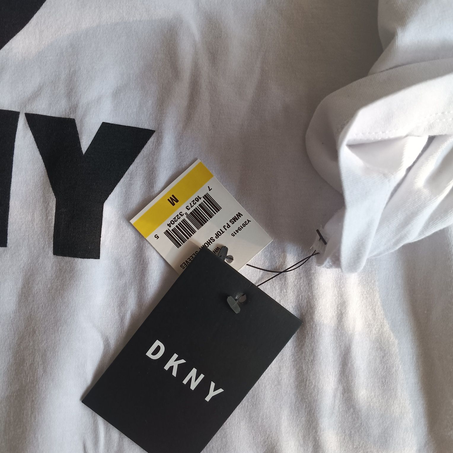 Дамска тениска DKNY нова М размер
