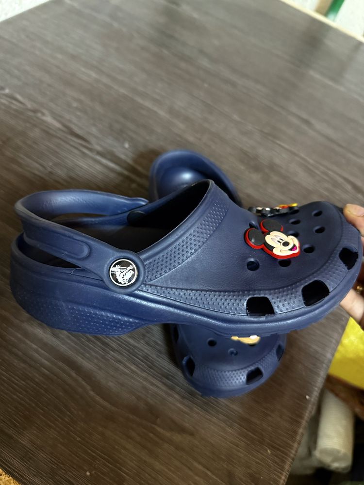 Crocs , Guess , Mayoral