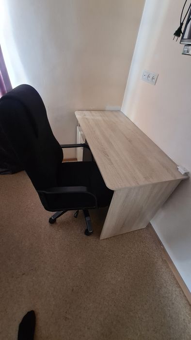 Продам стол с креслом