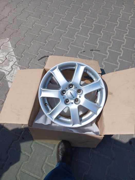 Vând jenti auto Opel Astra