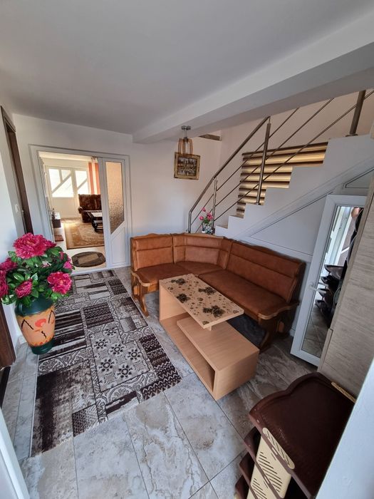 Casă P + Etaj  comuna Lăcusteni