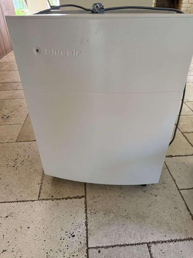Purificator aer cu filtru HEPA Blueair 503