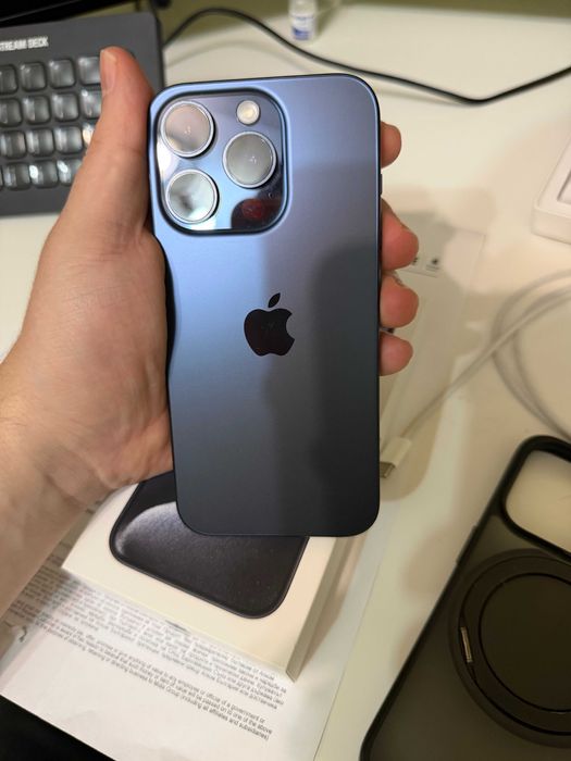 Продавам - iPhone 15 pro, 128 GB, 85 % батерия, тъмно син - 750 лева!