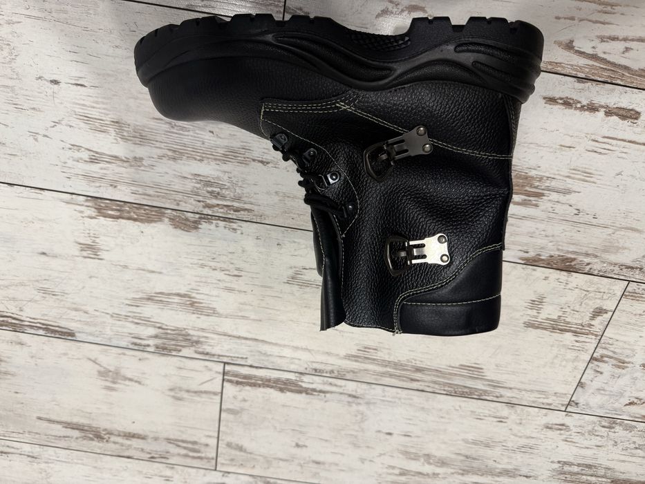 Подам кожанные сварочные ботинки ЭТНА 43рр.